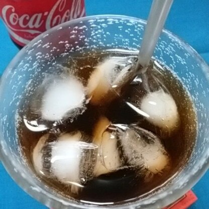 コーラと黒糖って合いますねぇ♥すだちをカクテルに使うという発想がステキですね(≧▽≦)爽やかで何杯でもいけちゃいそうです（〃∇〃）まさにジャパンリブレですね♪